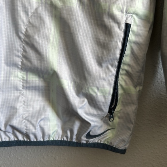 Nike 1/4 zip windbreaker size medium - Picture 2 of 6